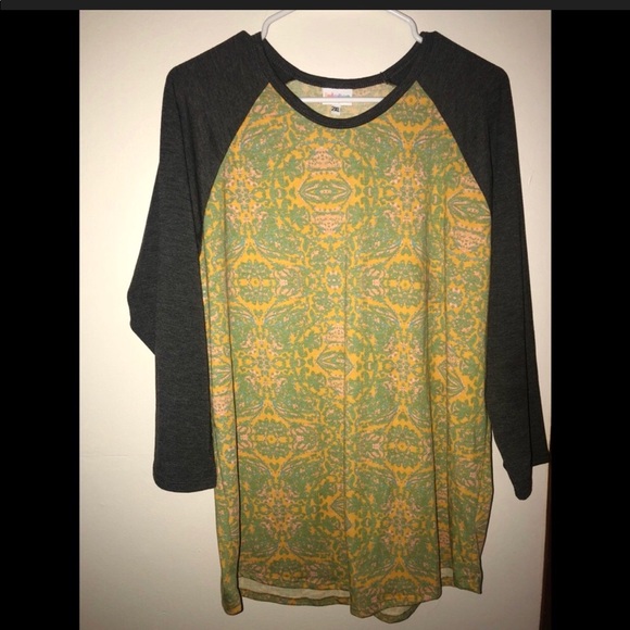 LuLaRoe Tops - LuLaRoe Randy EUC
